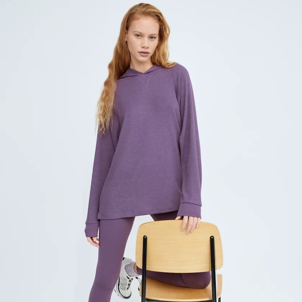 ⭐️ HP ⭐️ New Aritzia TNA Superior Waffle Thermal Hoodie in Heather Light Grey - Picture 4 of 6